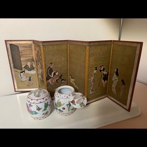 Lot 3 items /folding screen  & 2 mini jars